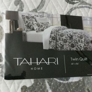 Tahari Home Twin Quilt 68 x 86 Gray /Grey School Dorm Room Apt